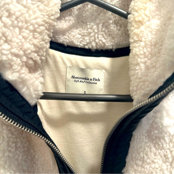 ABERCROMBIE & FITCH | Cinched Cocoon Oversized Sherpa Vest | Size S - Picture 7 of 9